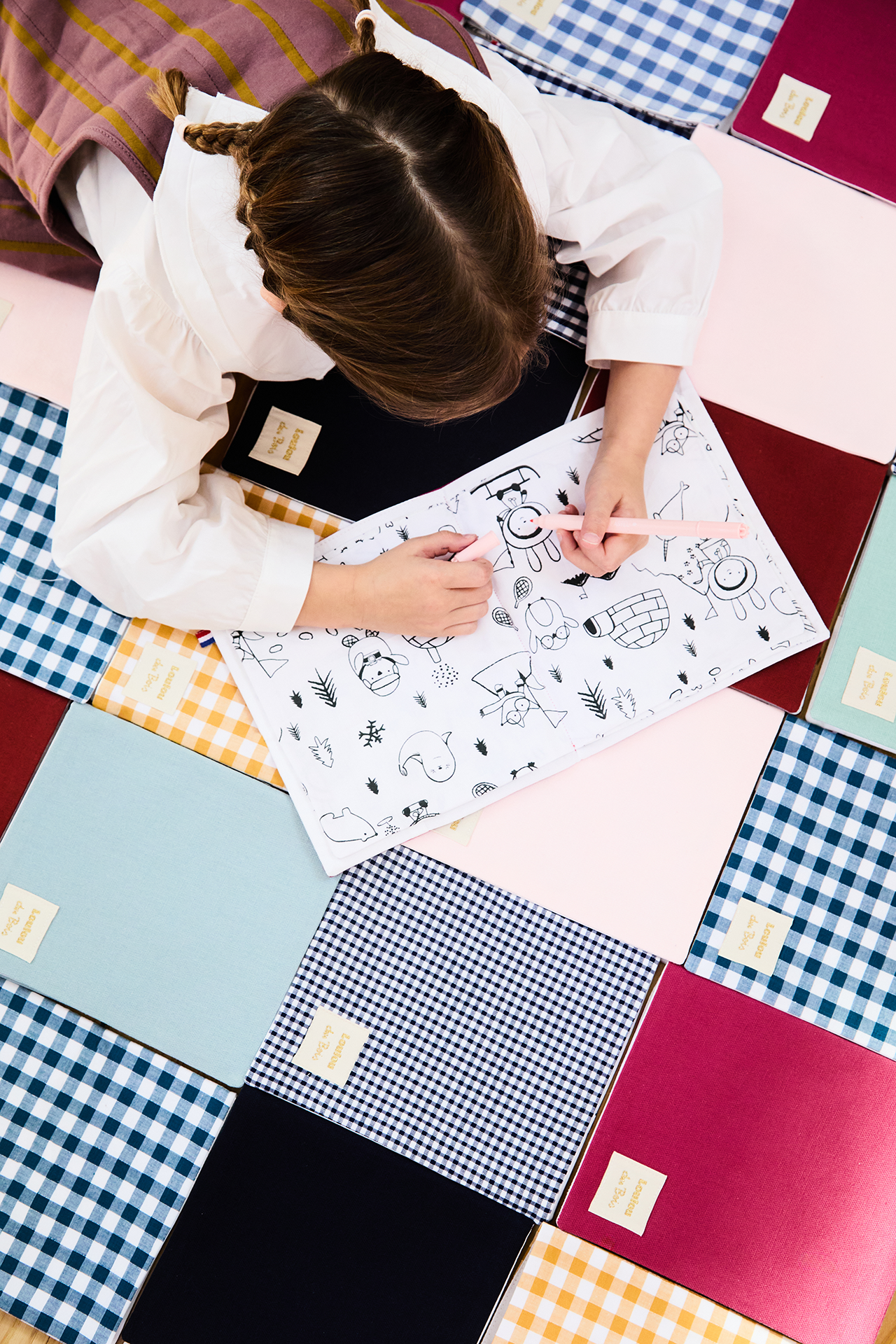 Le cahier de coloriage - Rayures roses